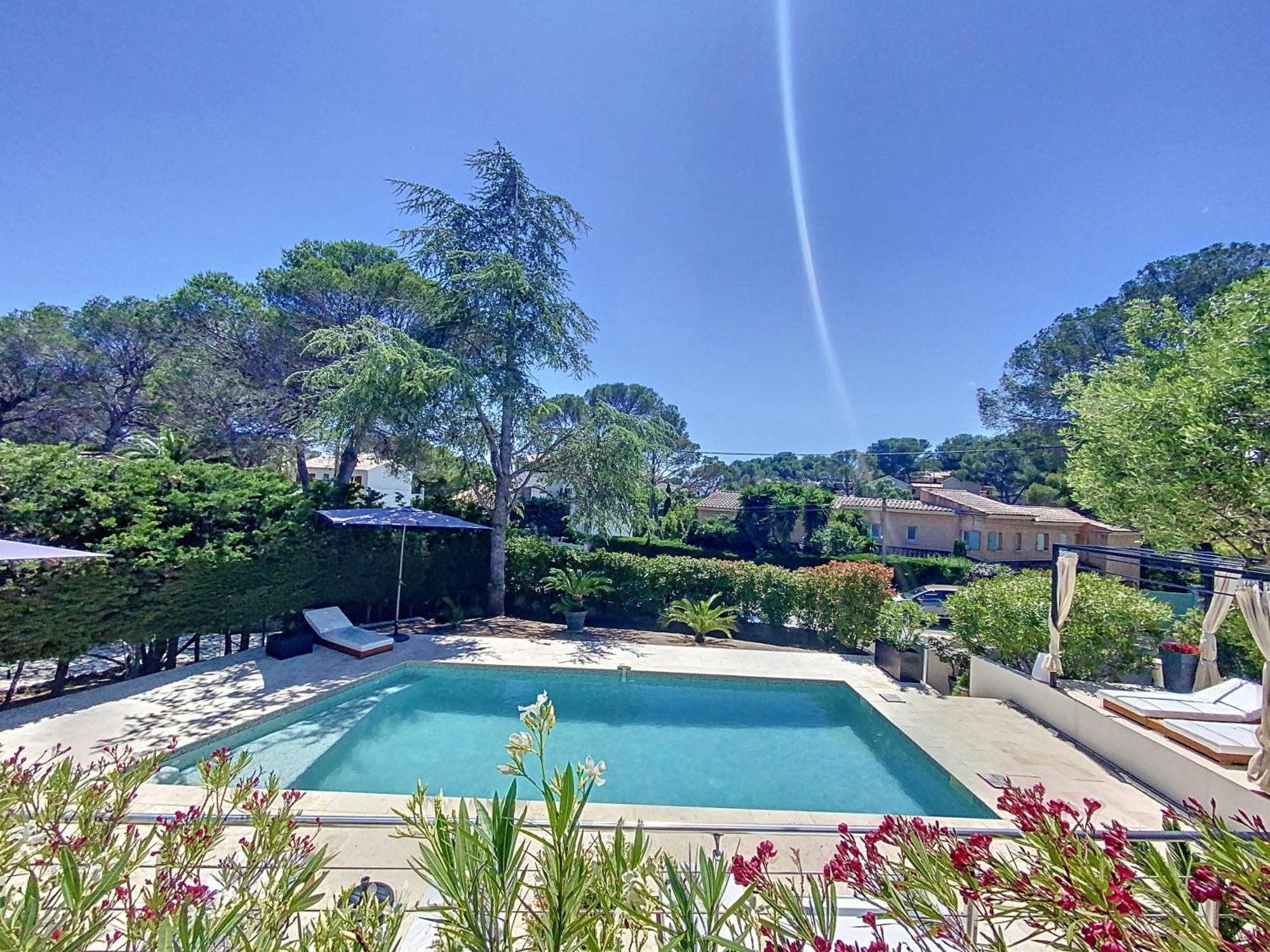 Les Alizes Bord De Boulouris Villa